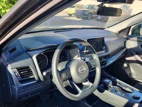 Used 2024 Nissan Rogue S AWD/4WD image 11