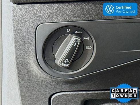 Used 2024 Volkswagen Tiguan SE image 10