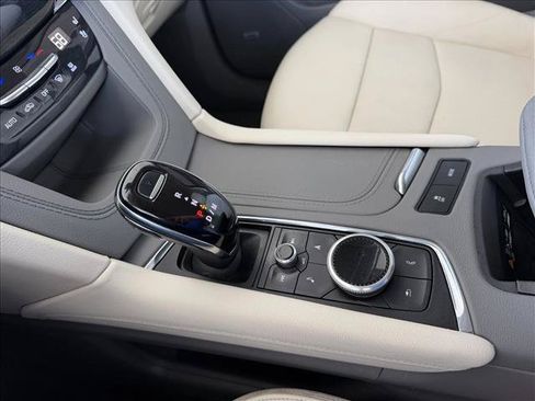 Used 2024 Cadillac XT6 Premium Luxury w/ Technology Package FWD image 17
