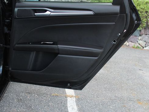 Used 2013 Ford Fusion Titanium image 16