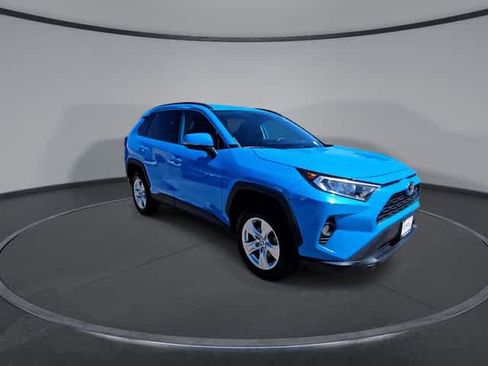 Used 2021 Toyota RAV4 XLE FWD image 2
