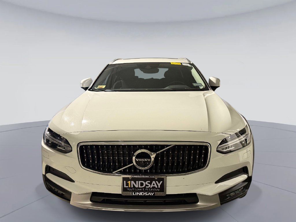 Used 2017 Volvo V90 T6 Cross Country AWD/4WD image 2