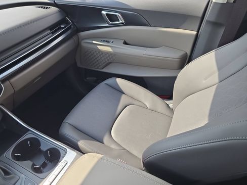 New 2026 Kia Carnival FWD image 15
