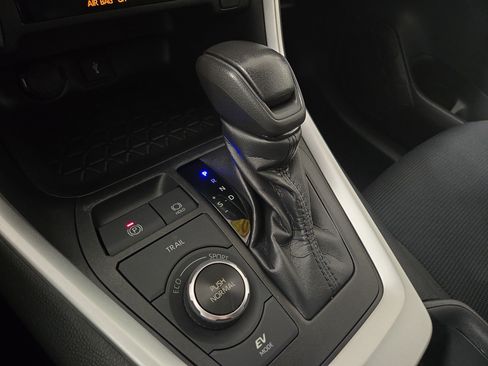 Used 2022 Toyota RAV4 LE AWD/4WD image 23