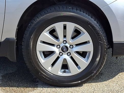 Used 2019 Subaru Outback 2.5i Premium w/ Popular Package #2 AWD/4WD image 8