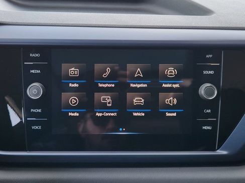 Used 2023 Volkswagen Taos SE w/ Panoramic Sunroof Package FWD image 11