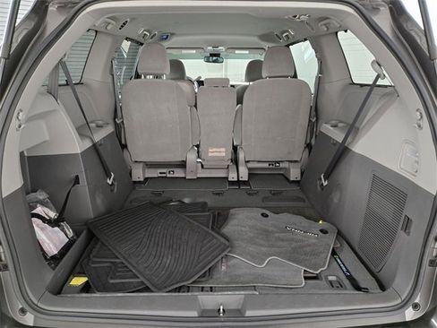 Used 2019 Toyota Sienna LE image 18