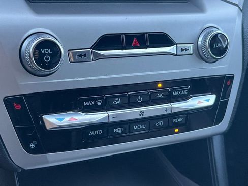 Certified 2022 Ford Explorer XLT w/ Equipment Group 202A image 21