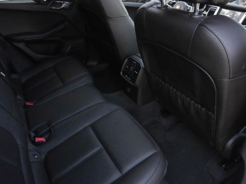 Used 2018 Porsche Macan Turbo AWD/4WD image 37