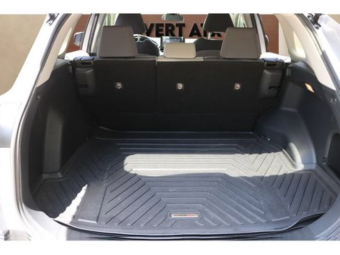 Used 2019 Toyota RAV4 XLE w/ Convenience Package FWD image 17