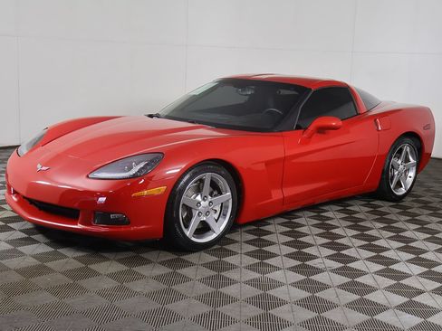 Used 2006 Chevrolet Corvette Coupe w/ Preferred Equipment Group RWD image 3