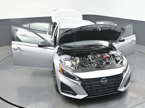 Used 2024 Nissan Altima 2.5 SV FWD image 39