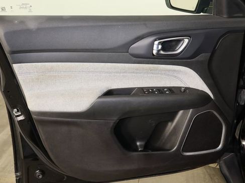 Used 2024 Jeep Compass Latitude image 20