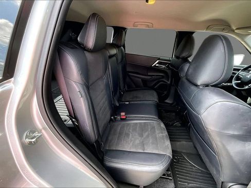 Used 2024 Mitsubishi Outlander SE FWD image 21