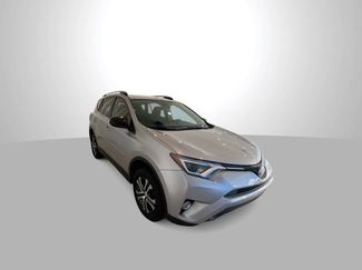 Used 2018 Toyota RAV4 LE video 2