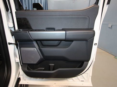 Used 2025 Ford F350 Lariat w/ Black Appearance Package image 28