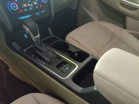 Used 2019 Ford Escape SE FWD image 26