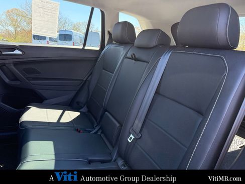 Used 2021 Volkswagen Tiguan SE AWD/4WD image 21