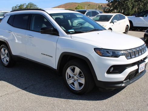 Used 2022 Jeep Compass Latitude image 3