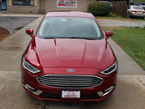 Used 2017 Ford Fusion SE w/ Fusion SE Technology Package FWD image 4