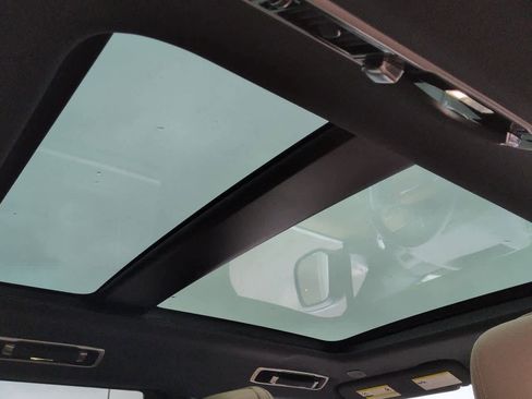 New 2026 Land Rover Range Rover Long Wheelbase SE image 19