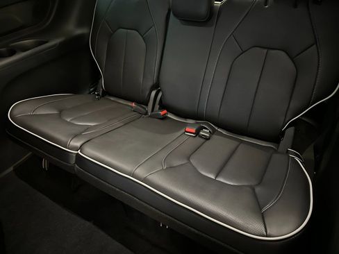 New 2026 Chrysler Pacifica Limited w/ Uconnect Theater Family Group image 15