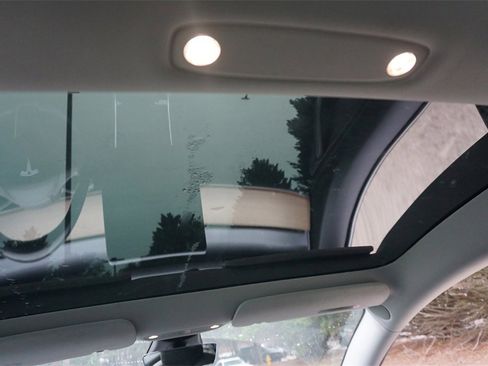 Used 2018 Tesla Model 3 Mid Range image 15