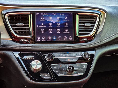 Used 2020 Chrysler Pacifica Limited w/ Quick Order Package 27H Red S image 20