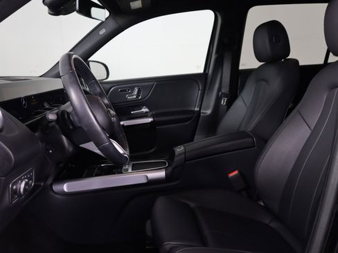 Used 2025 Mercedes-Benz GLB 250 4MATIC image 14