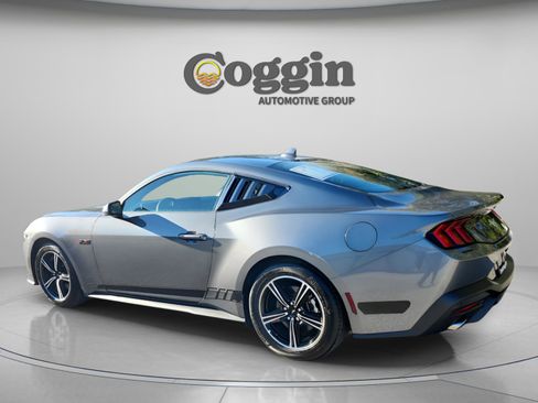 Certified 2025 Ford Mustang Coupe image 3