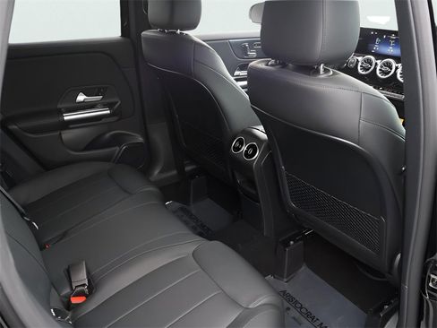 Used 2025 Mercedes-Benz GLA 250 4MATIC image 23