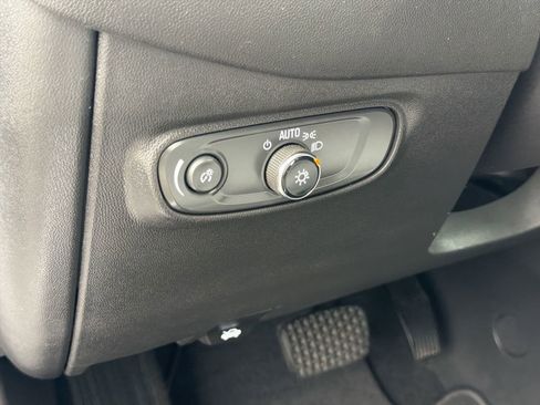 Used 2023 Chevrolet Equinox LT image 17