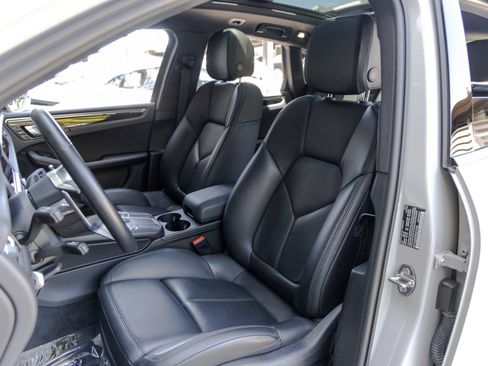 Certified 2021 Porsche Macan AWD/4WD image 5