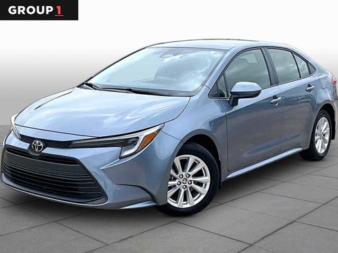Used 2026 Toyota Corolla LE w/ LE Premium Package FWD image 1