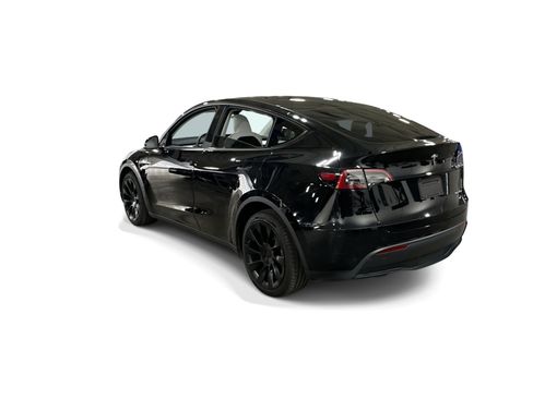 Certified 2023 Tesla Model Y Long Range AWD/4WD image 4