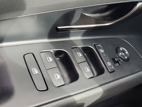 Certified 2025 Hyundai Elantra Sport image 15