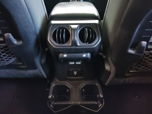 Used 2021 Jeep Wrangler Unlimited Rubicon AWD/4WD image 23