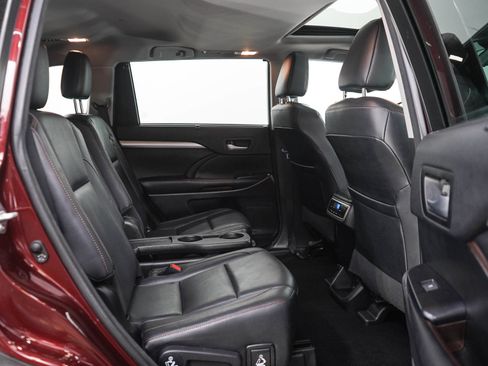 Used 2017 Toyota Highlander XLE AWD/4WD image 12