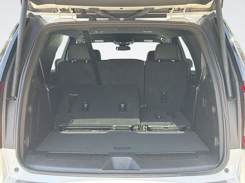 Used 2024 GMC Yukon SLT AWD/4WD image 27