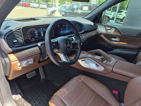 Used 2024 Mercedes-Benz GLS 580 4MATIC image 14