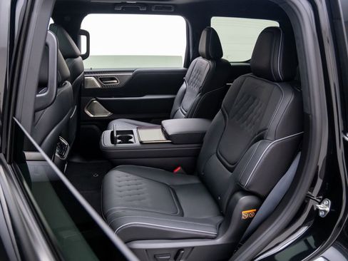 New 2026 INFINITI QX80 Autograph w/ Premium Cargo Package image 16