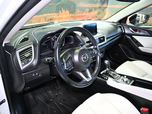 Used 2018 MAZDA MAZDA3 Grand Touring w/ Premium Equipment Package image 21