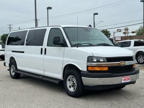 Used 2025 Chevrolet Express 3500 LT w/ LT Preferred Equipment Group RWD image 3