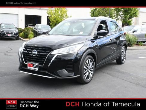 Used 2021 Nissan Kicks SV FWD image 1