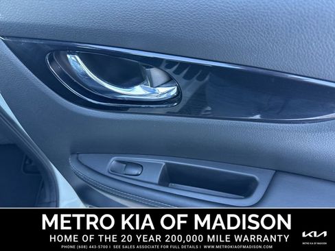 Used 2017 Nissan Rogue Sport SL w/ SL Premium Package image 32