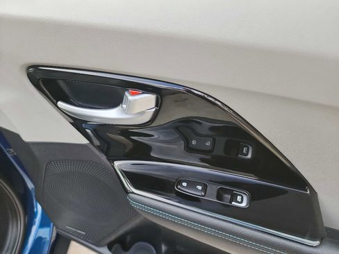 Used 2019 Kia Niro Touring image 34