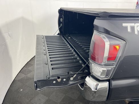Used 2020 Toyota Tacoma TRD Off-Road AWD/4WD image 27