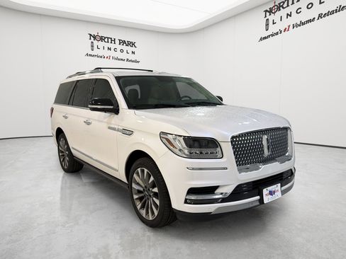 Used 2019 Lincoln Navigator Select w/ Cargo Package AWD/4WD image 16