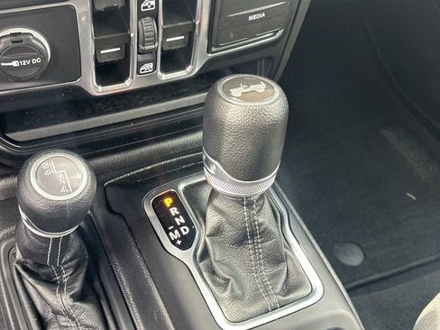 Used 2024 Jeep Wrangler Unlimited Sahara w/ Technology Group AWD/4WD image 30