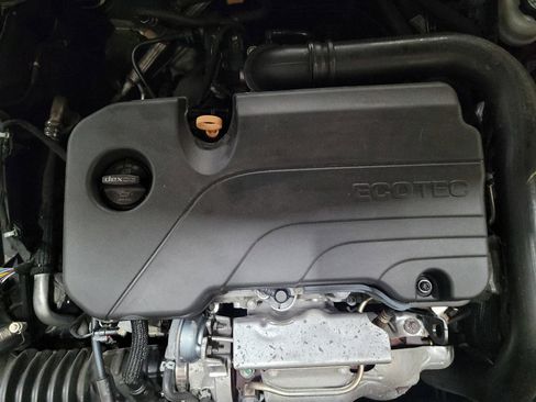 Used 2021 Chevrolet Malibu LT FWD image 30
